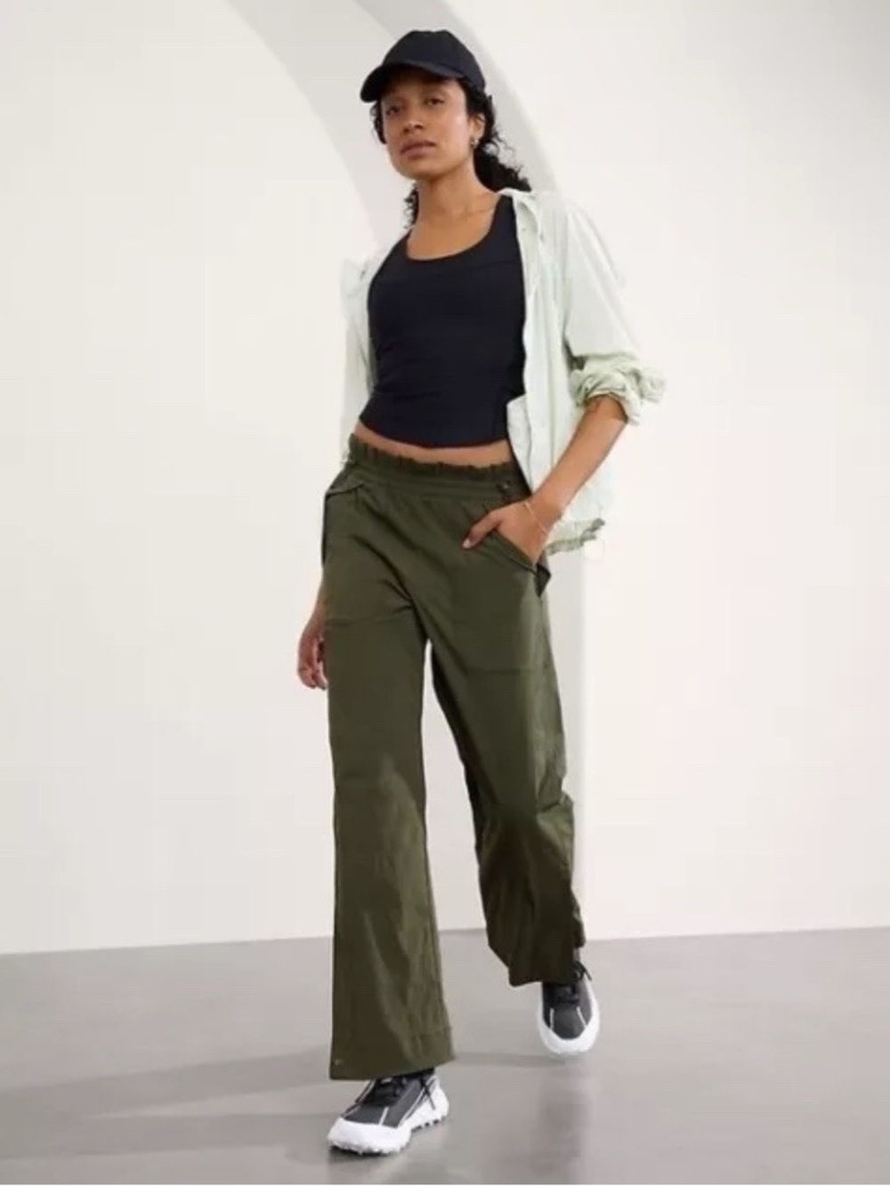 Athleta Trekkie high rise parachute aspen olive workout pants size 2